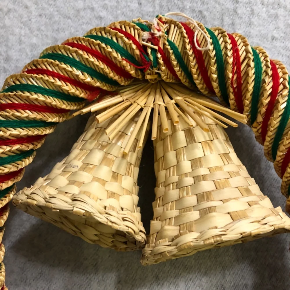 NWOT - Woven Straw Holiday Bell Wreath